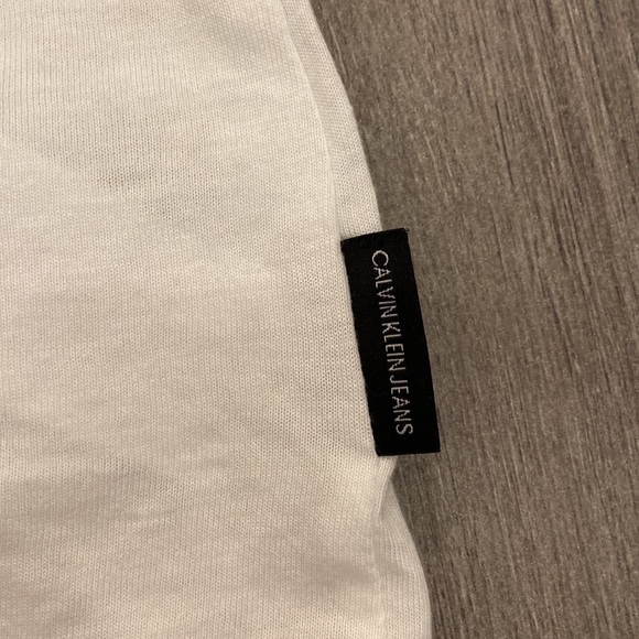 Women’s Calvin Klein Jeans White T-shirt. Size. S - Picture 5 of 7